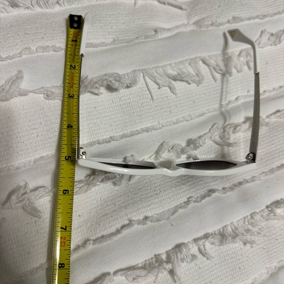 White sunglasses - Picture 5 of 7